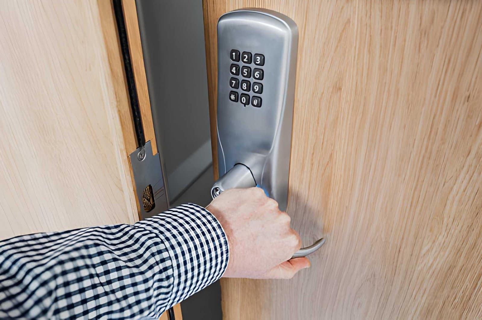 Benefits of Installing a Keyless Entry Door Lock